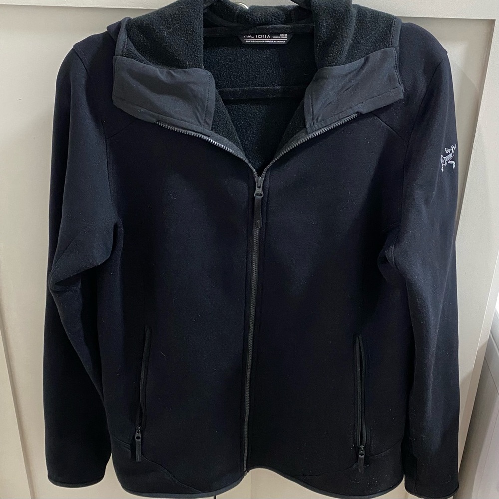 Arc'teryx women’s black color Hooded Performance Jacket